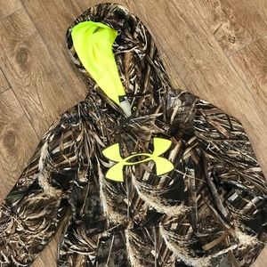 Men’s size Small Under Armour Hoodie